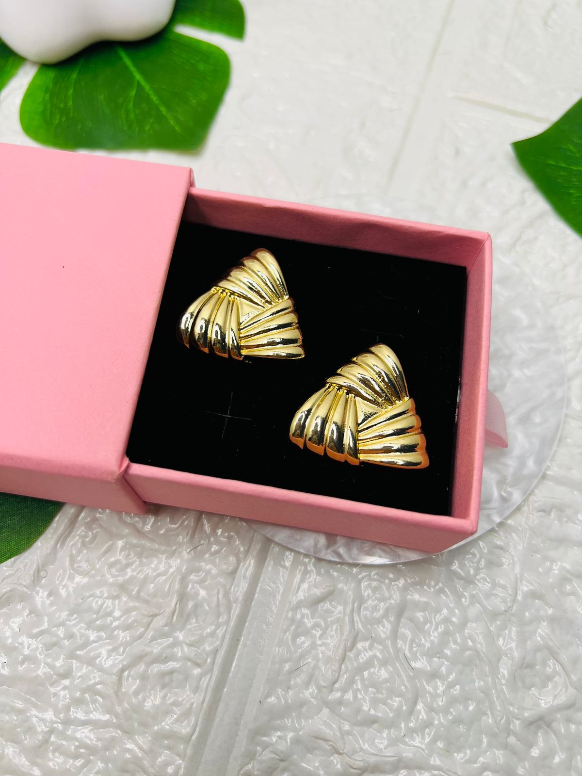 Aretes Elegantes Triangulares Entrelazados